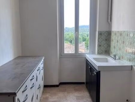 location appartement 3 pièces 63m² camps la source 83170