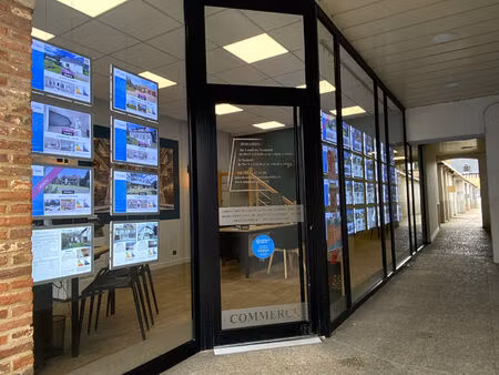 local commercial le neubourg 82 77 m2