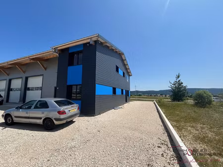 location local professionnel 50m² bulle 25560