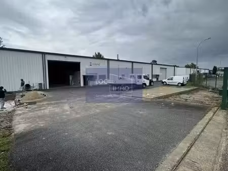 location entrepôt 900m²