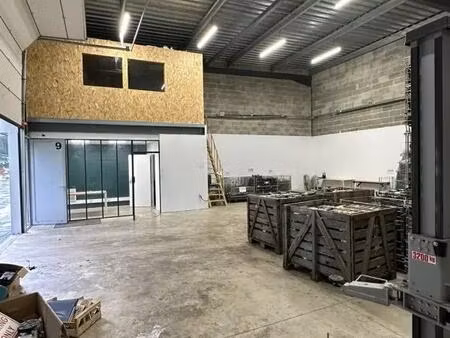 location local d’activités pessac 33600 192m²