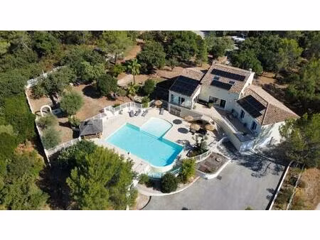 à vendre  exceptionnel  en exclusivité  maison familiale de 205 m² avec piscine à débordem