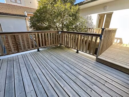 charmant t3 duplex avec terrasses à deux pas de la plage