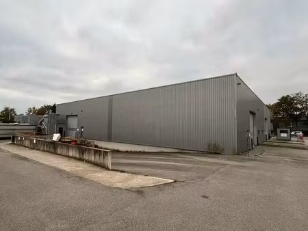 location entrepôt vannes 56000 1800m²