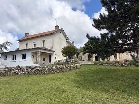 maison en pierre avec dépendances et deux t3