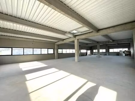 location entrepôt tourrettes 83440 400m²