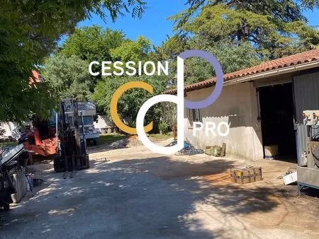 local d'activité de 100 m² sur un terrain de 810 m² à céder sur