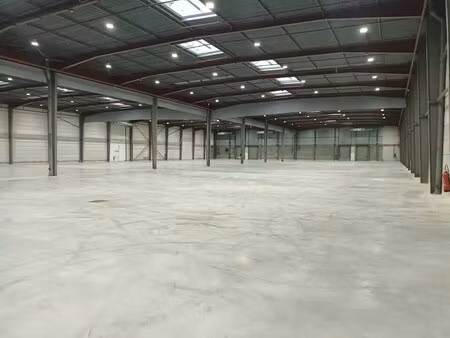 location entrepôt val de reuil 27100 10610m²