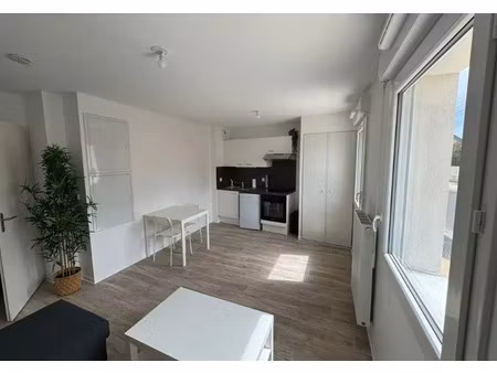 location appartement 1 pièce 24 m² à arès (33740)
