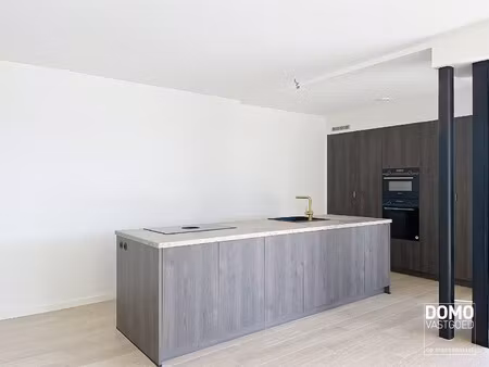 ruim appartement met prachtig terras  lift en garagebox in centrum kermt