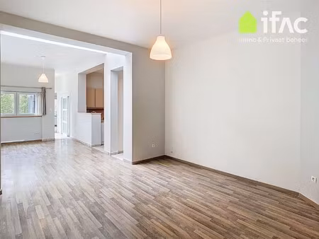 ruim gelijkvloers appartement met tuin