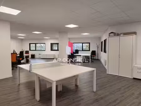 location bureaux montigny-le-bretonneux 78180 292m² à 998m²