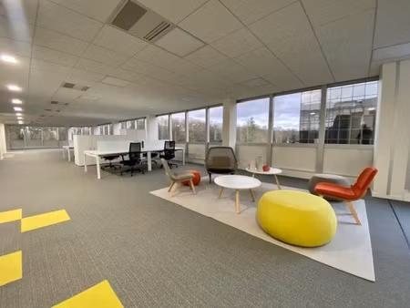 location bureaux 17 m² à 1 585 m²