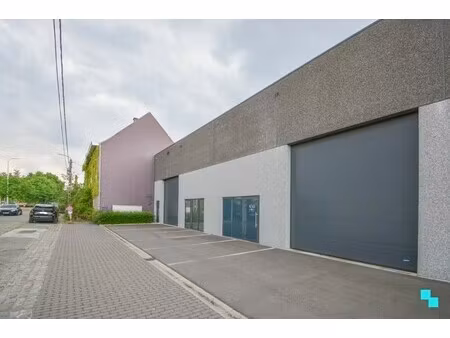 recente kmo-unit (150m²) met 2 parkeerplaatsen - izegem
