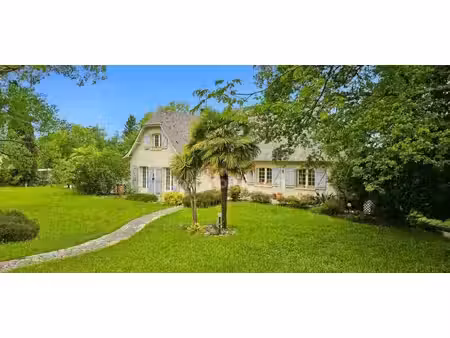 maison à vendre 7 pièces bosdarros (64)piscine  vue pyrénées et un logement indépendant!