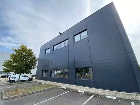 location local d'activités 115 m² à 2 055 m²