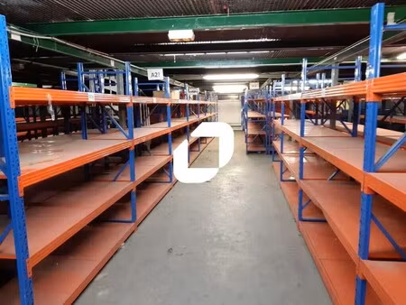 location local d'activités 1 975 m²
