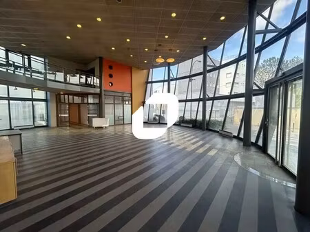 location bureaux 156 m² à 318 m²