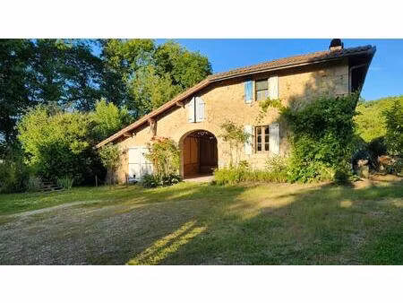 maison en pierre 275m² - terrain 9686 m² - dépendances - piscine
