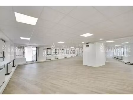 location bureaux 210 m² à 1 471 m²