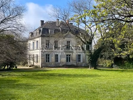 magnifique demeure et ses dépendances au coeur de la campagne cha