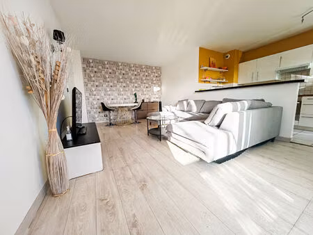 location appartement 3 pièces  56.75m²  cergy