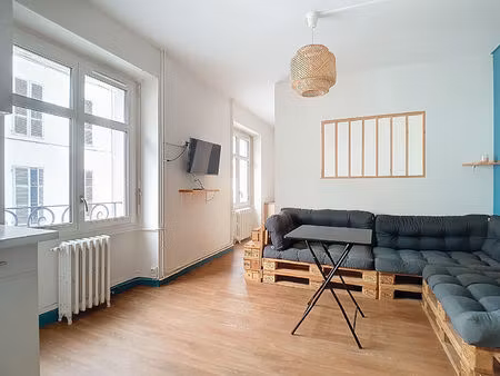 a louer pau centre appartement t2 meublé de 29.62 m² au 1er étage d'un immeuble sécurisé