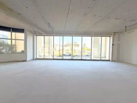 location bureaux 200 m² à 2 701 m²