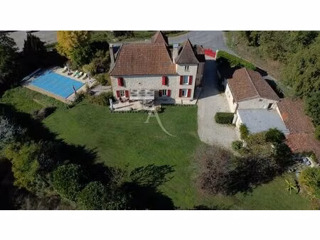 propriété en pierre avec grange et belle vue centre prayssac
