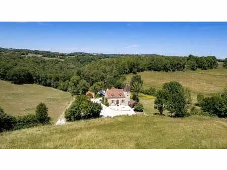 exclusivite - demeure quercynoise de charme et dépendances avec vue et piscine chauffée en