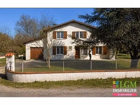 montans  maison de 175 m² avec garage et piscine