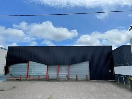 location commerce vannes 56000 515m²
