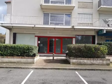 location commerce petit couronne 76650 74m²