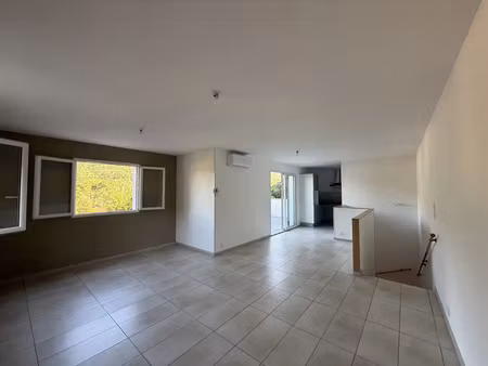 location maison 4 pièces 110m2 arles-sur-tech 66150 - 1230 € - surface privée
