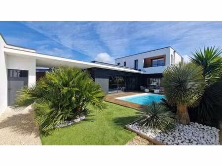 vente maison piscine aux sables-d'olonne (85100) : à vendre piscine / 180m² les sables-d'o