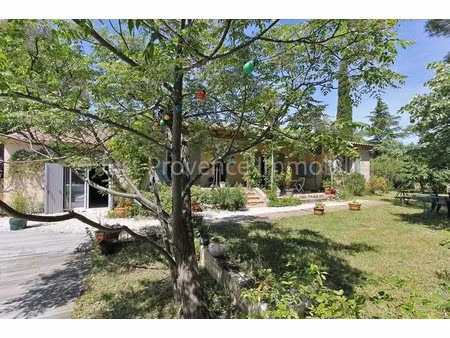 carpentras villa de 127 m² avec garage et piscine sur un terrain de 1253 m²