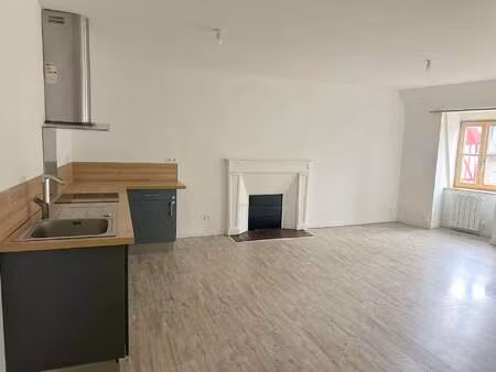 location appartement 4 pièces à guingamp (22200) : à louer 4 pièces / 80m² guingamp