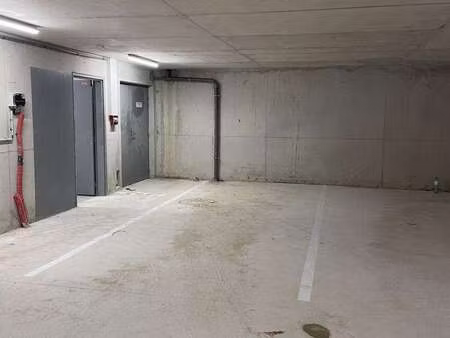 location garage box et parking à montpellier (34000) : à louer / 16m² montpellier