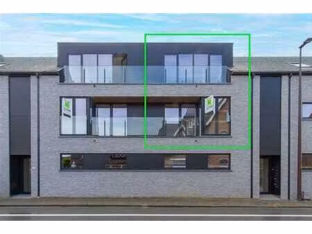 appartement de 136m² avec 3 chambres et une terrasse de 10 m