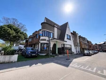 immeuble horeca + appart 2étages + sous-sol tienen