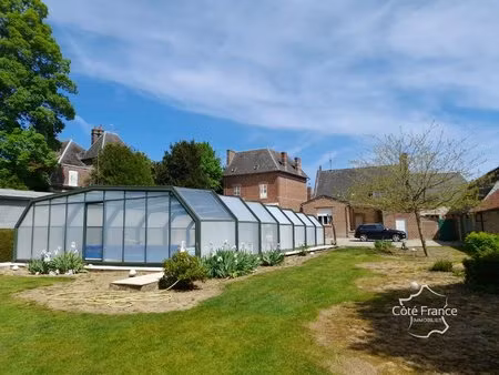 a proximité de tous commerces  lot de 3 maisons avec piscine