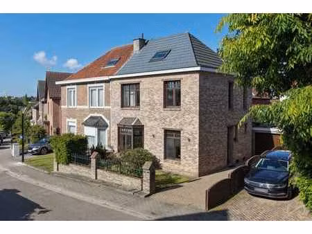 maison de caractère dans le très recherché quartier matadi