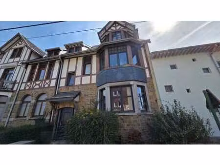 spacieuse maison 5 chambres à deux pas du centre