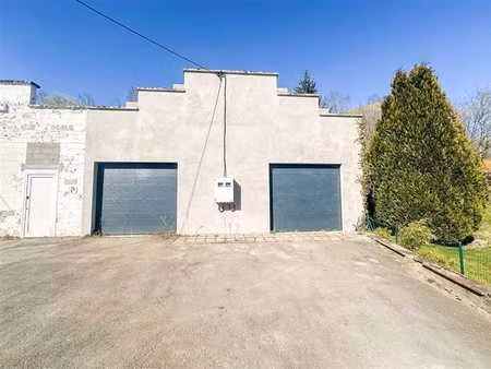 entrepôt rénové d'une surface de +/- 100m² (5m x 20m)
