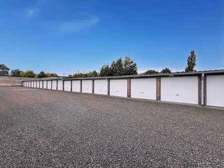 10 garages à vendre  sécurisés  idéalement situés - herstal