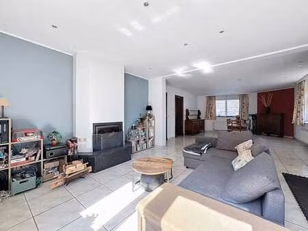 vieux-genappe i spacieuse maison aux multiples possibilités