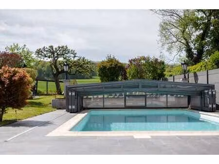 charmante maison avec piscine située à thon-samson