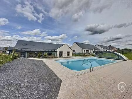 villa de plain pied avec piscine à foisches (france)