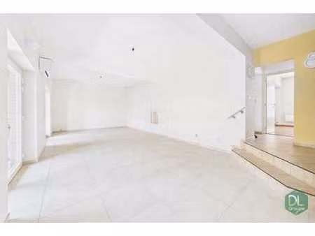 très bel appartement 3 chambres entièrement rénové