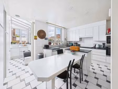 spacieux appartement triplex de 4 chambres